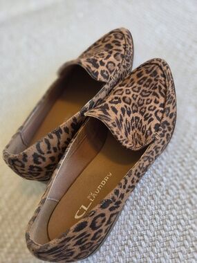 CL by Laundry flat shoes animal print faux suede women's size 7/37.5 brown/black